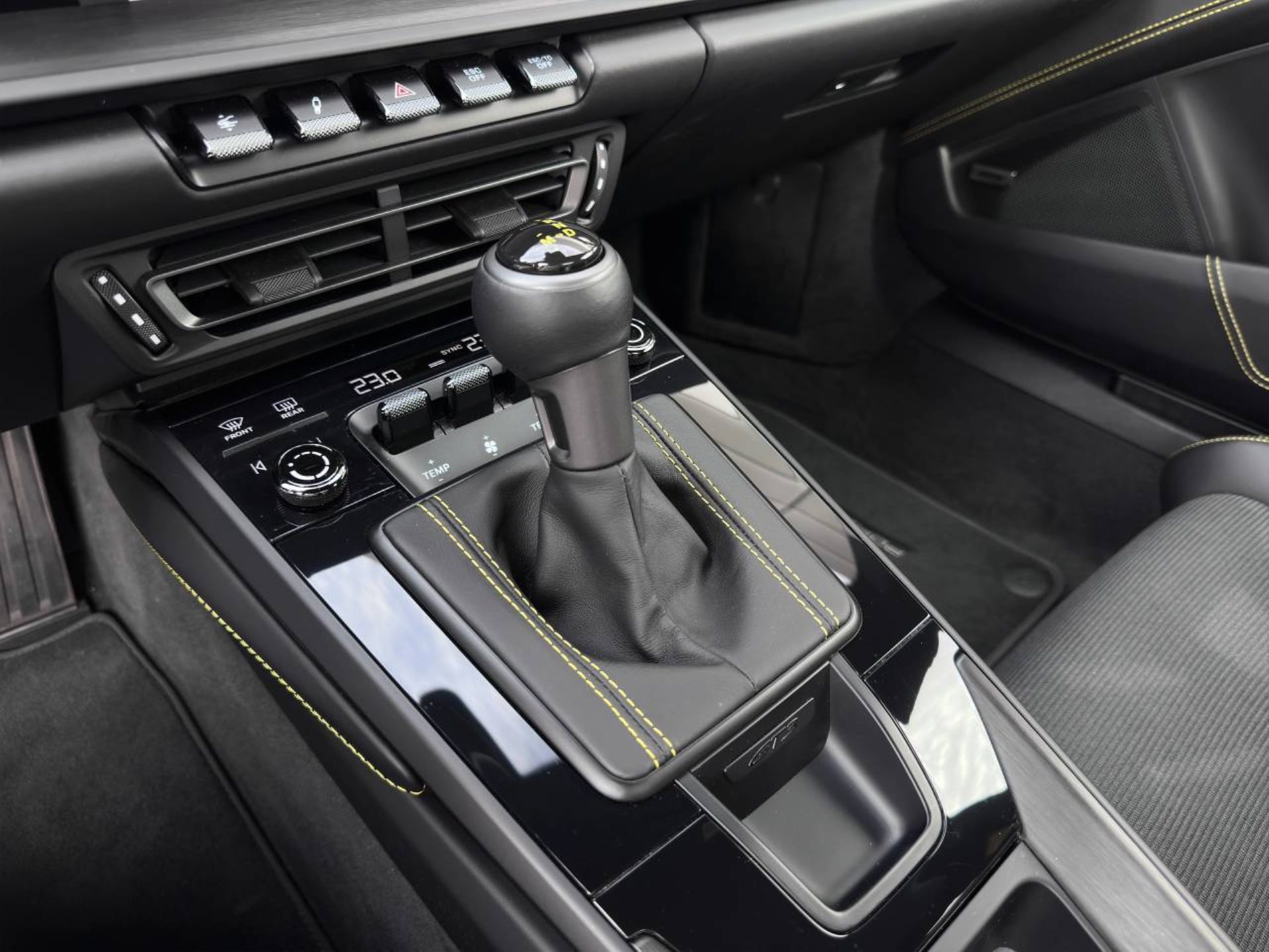 PORSCHE 911 GT3 mit Touring-Paket-image-16