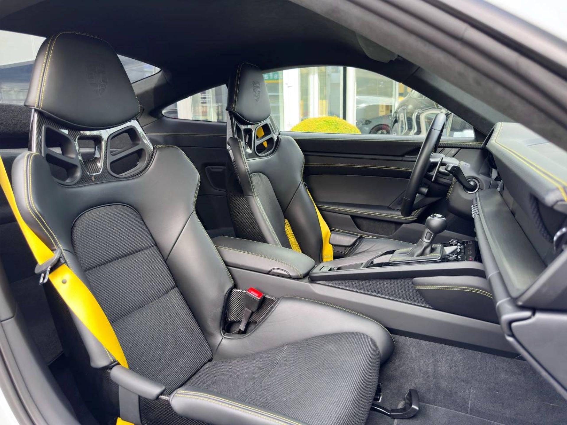 PORSCHE 911 GT3 mit Touring-Paket-image-17