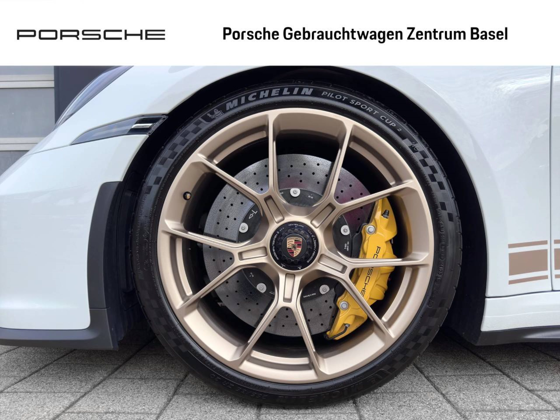 PORSCHE 911 GT3 mit Touring-Paket-image-5