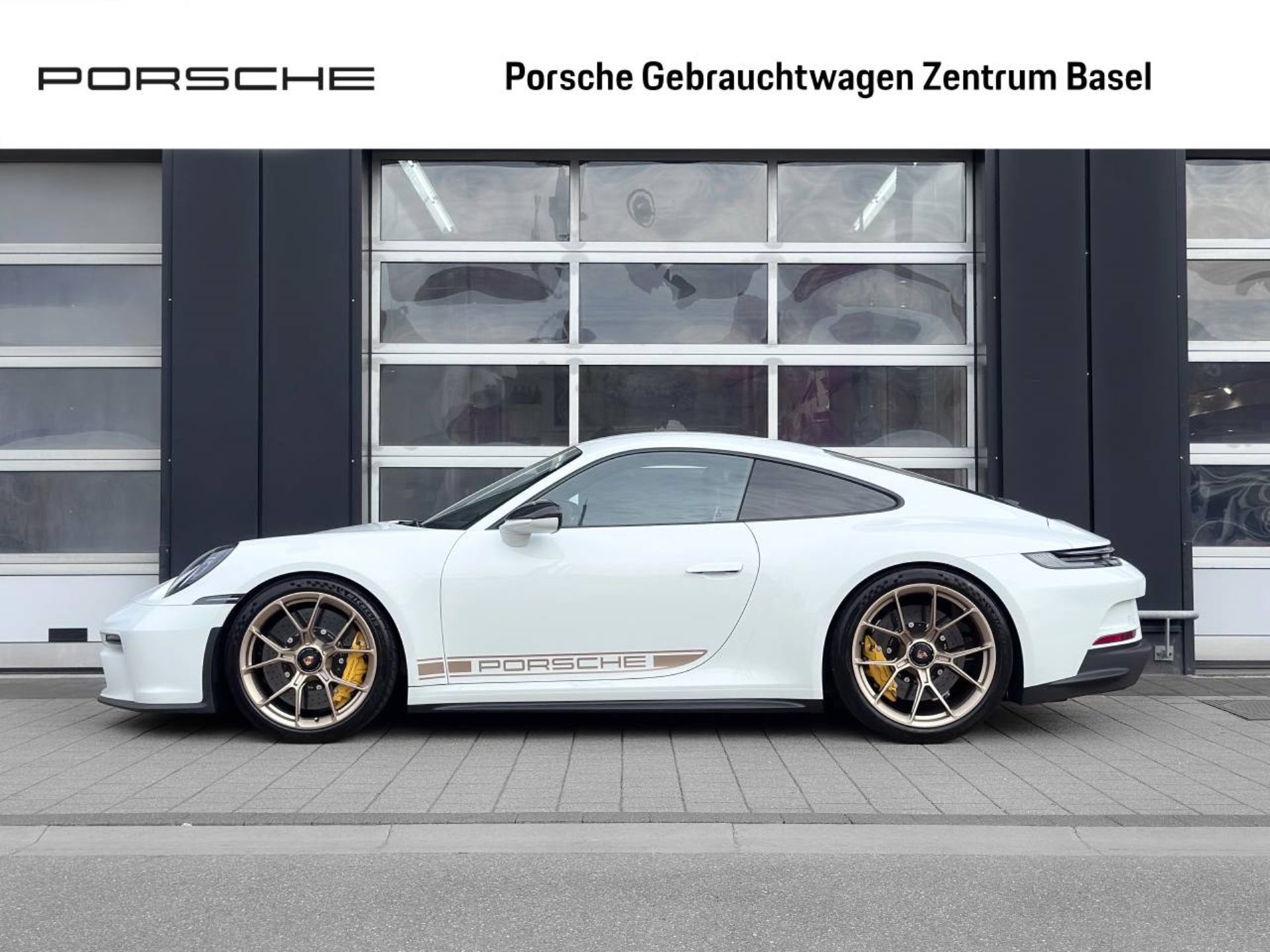 PORSCHE 911 GT3 mit Touring-Paket-showroom-element-1
