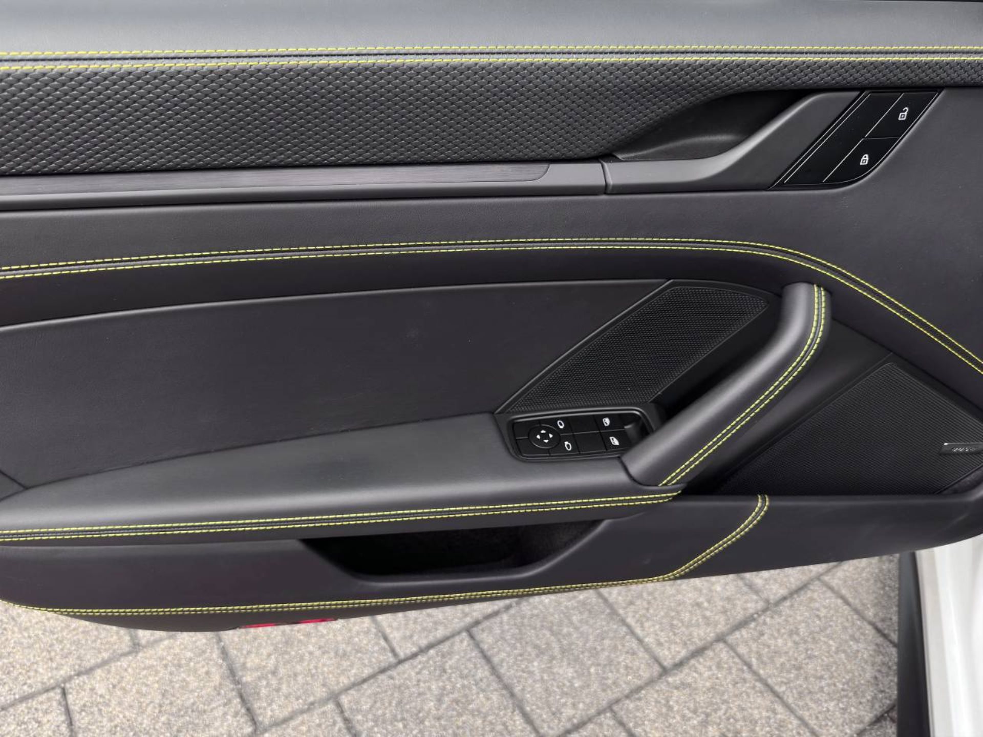 PORSCHE 911 GT3 mit Touring-Paket-image-13