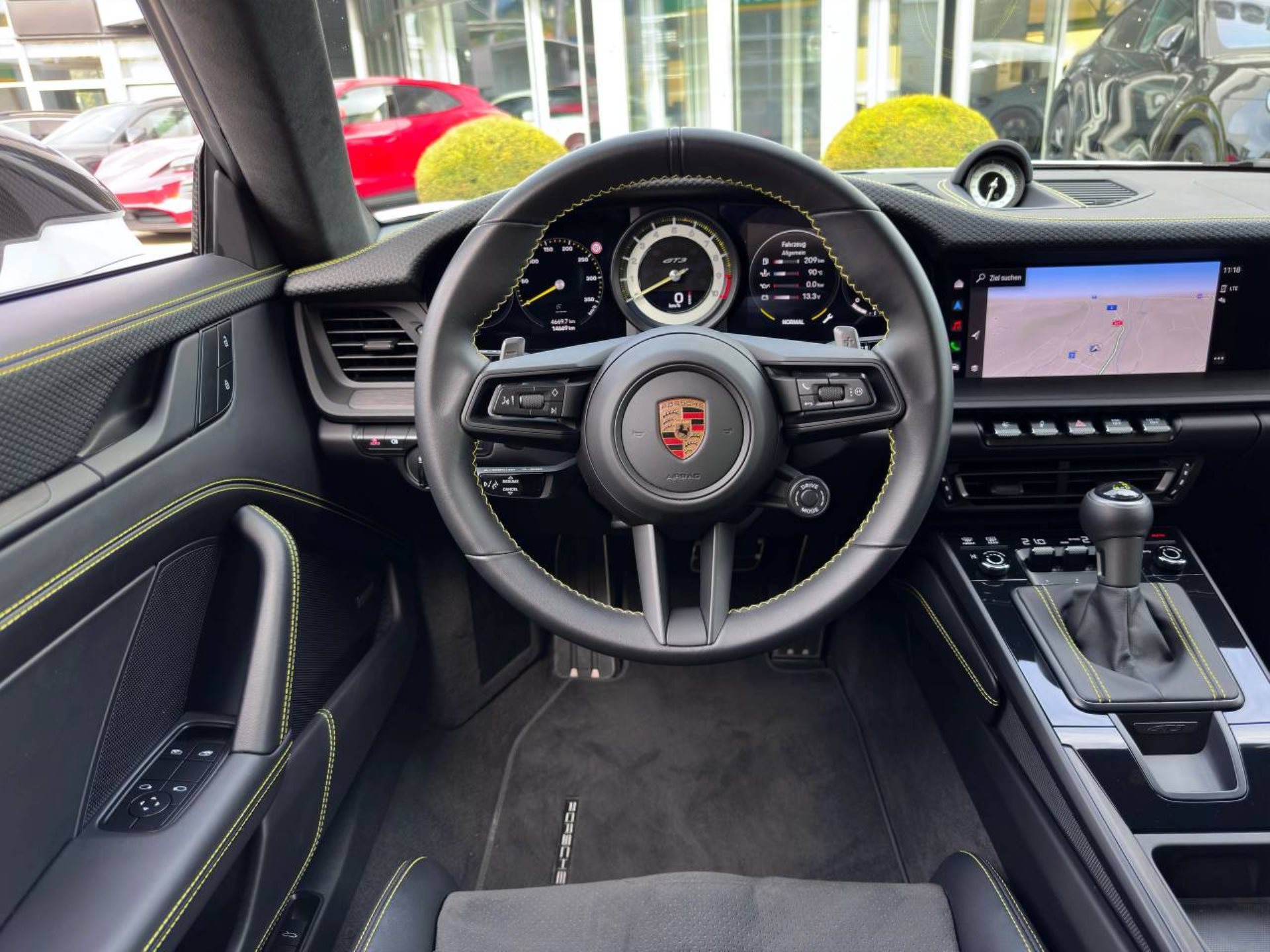 PORSCHE 911 GT3 mit Touring-Paket-image-10