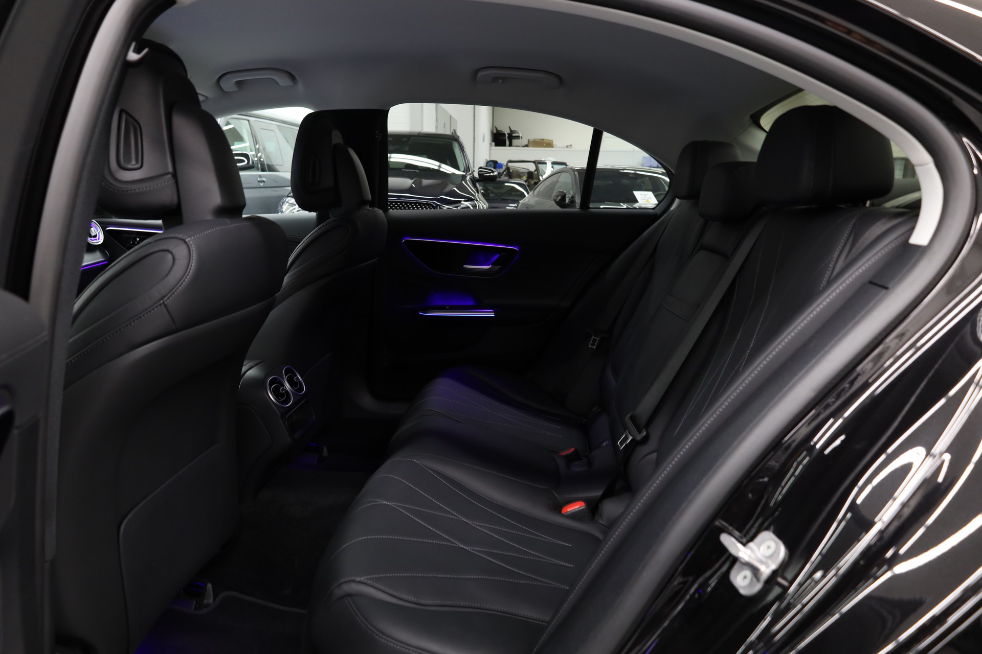 MERCEDES-BENZ C 200 AMG Line 4matic-image-25
