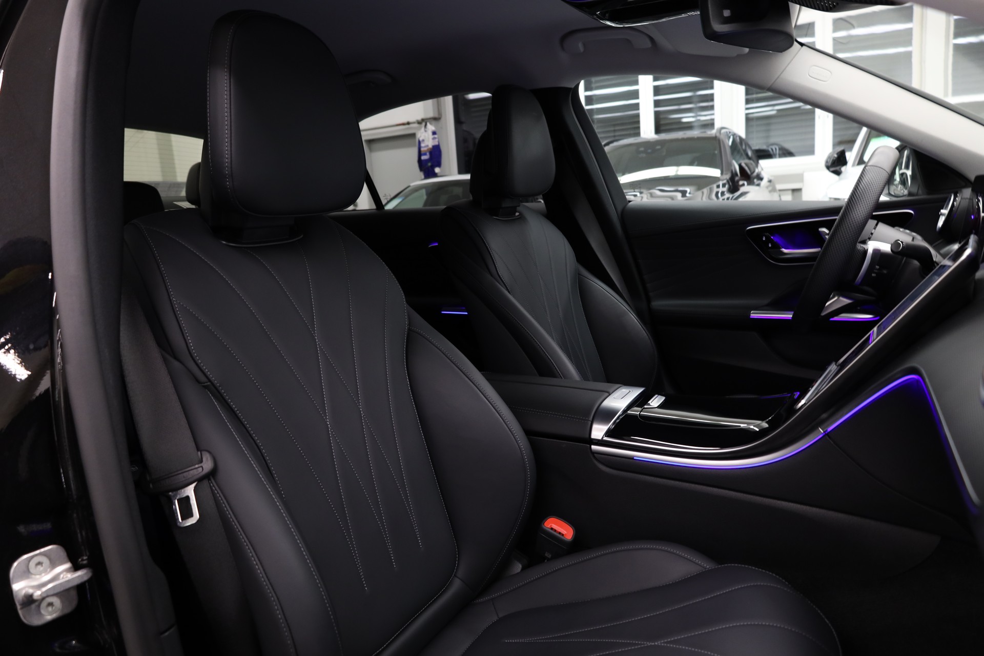 MERCEDES-BENZ C 200 AMG Line 4matic-image-16