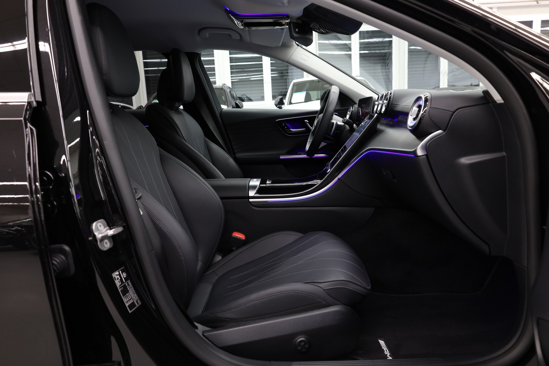 MERCEDES-BENZ C 200 AMG Line 4matic-image-15
