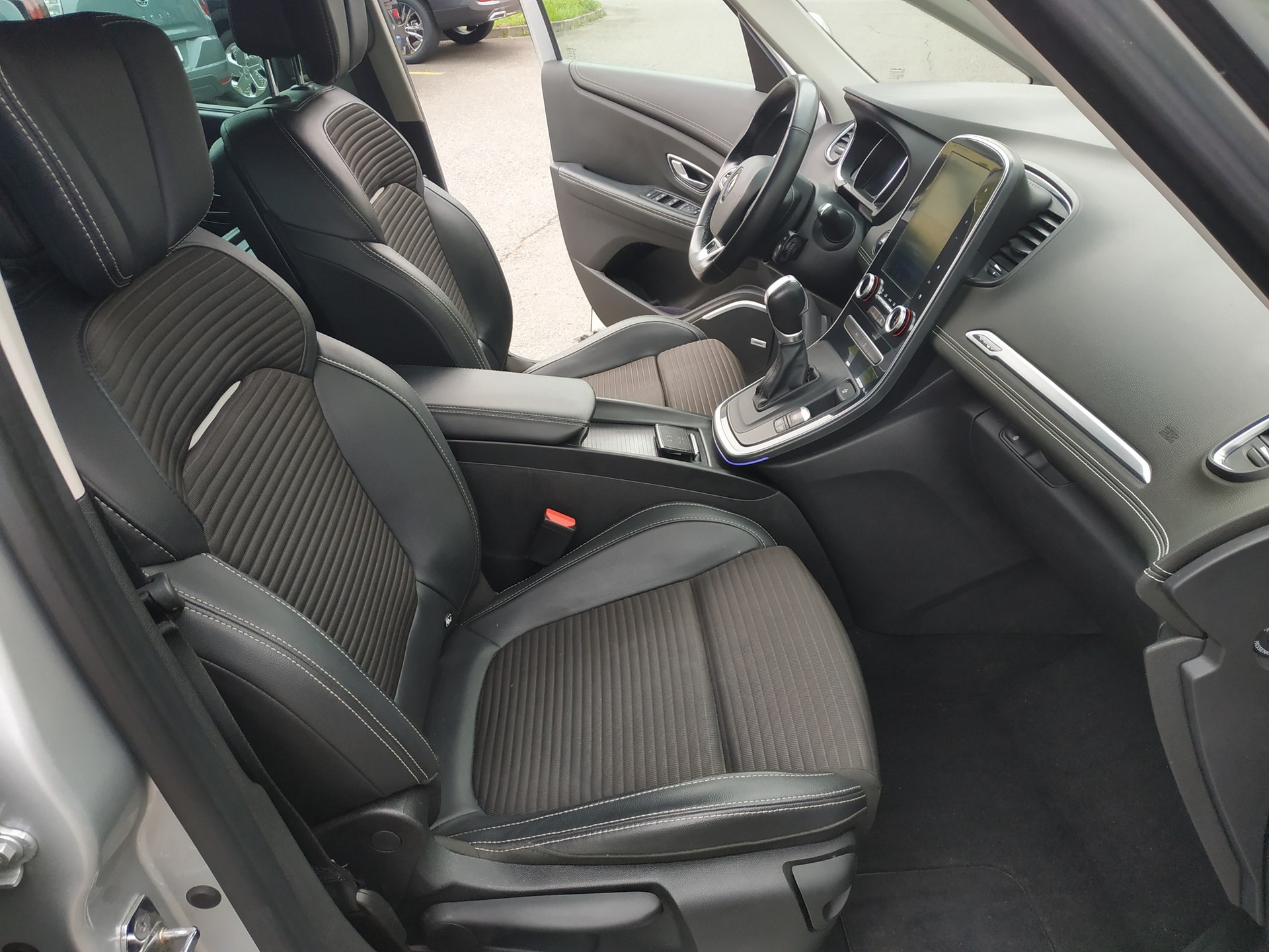 RENAULT Grand Scénic 1.6 dCi Intens EDC-image-13