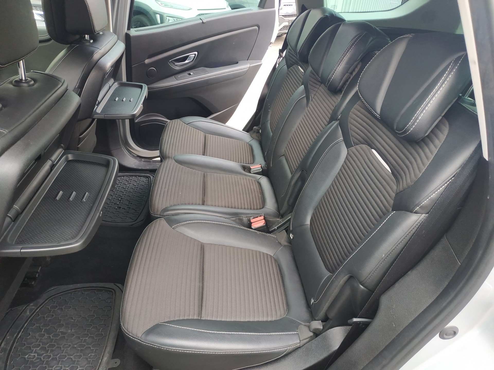 RENAULT Grand Scénic 1.6 dCi Intens EDC-image-17