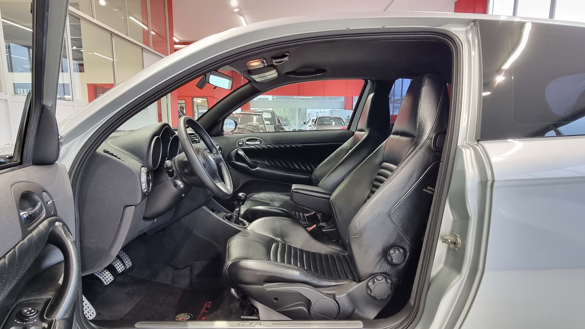 ALFA ROMEO 147 3.2 GTA-image-10