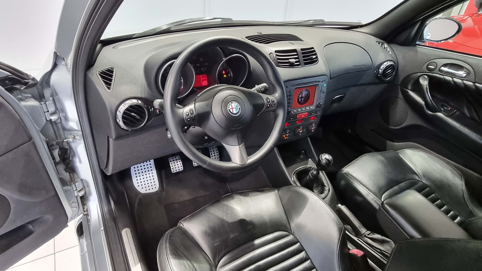 ALFA ROMEO 147 3.2 GTA-image-11