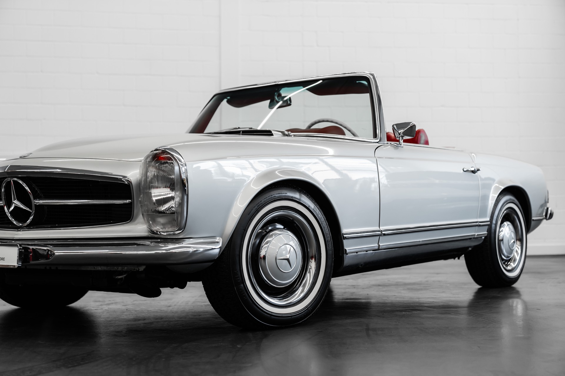 MERCEDES-BENZ 280 SL Pagode-showroom-element-3