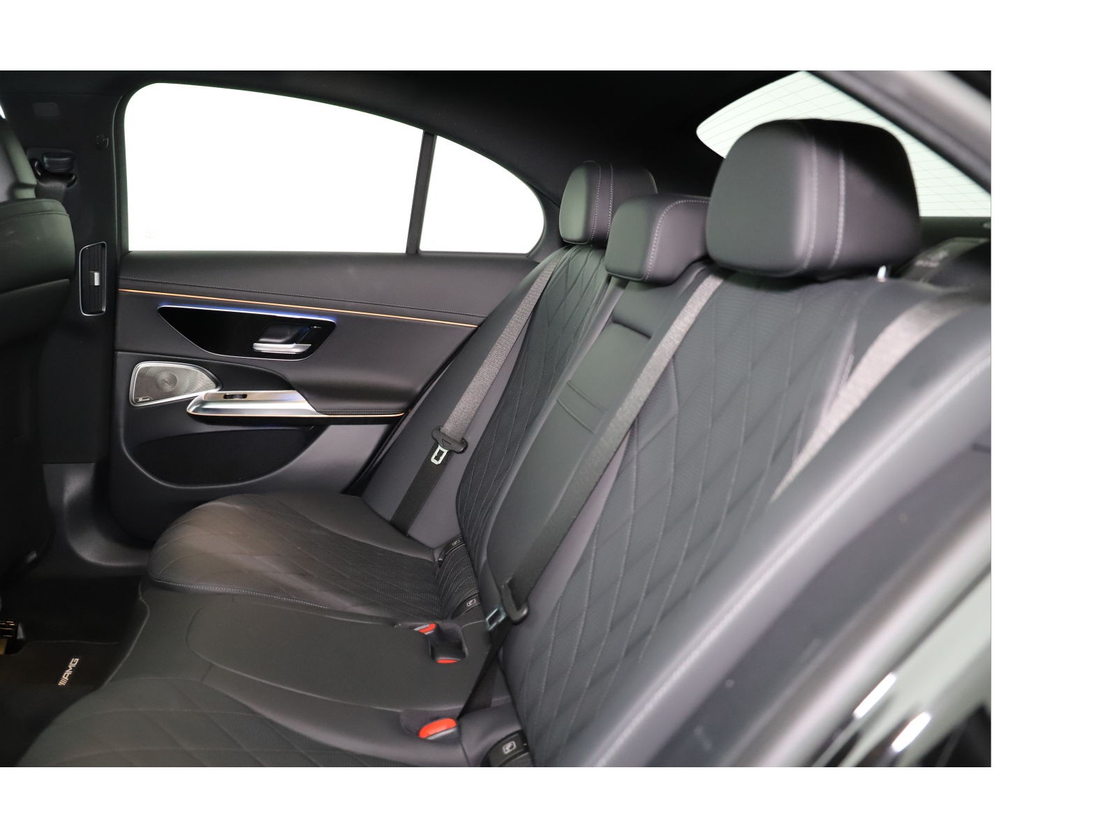 MERCEDES-BENZ E 400 e 4Matic 9G-Tronic-image-11
