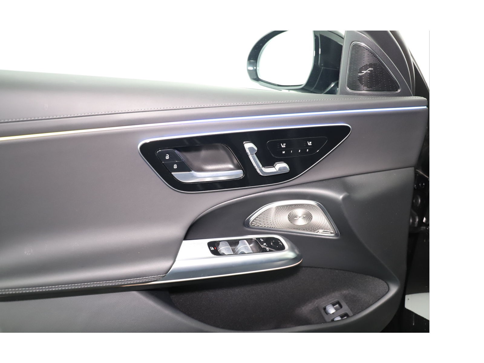 MERCEDES-BENZ E 400 e 4Matic 9G-Tronic-image-8