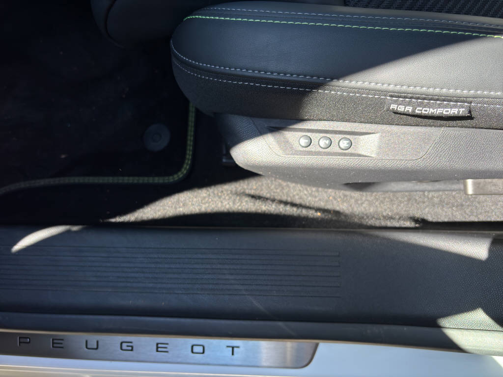 PEUGEOT 308 SW 1.6 PHEV 225 GT-image-11