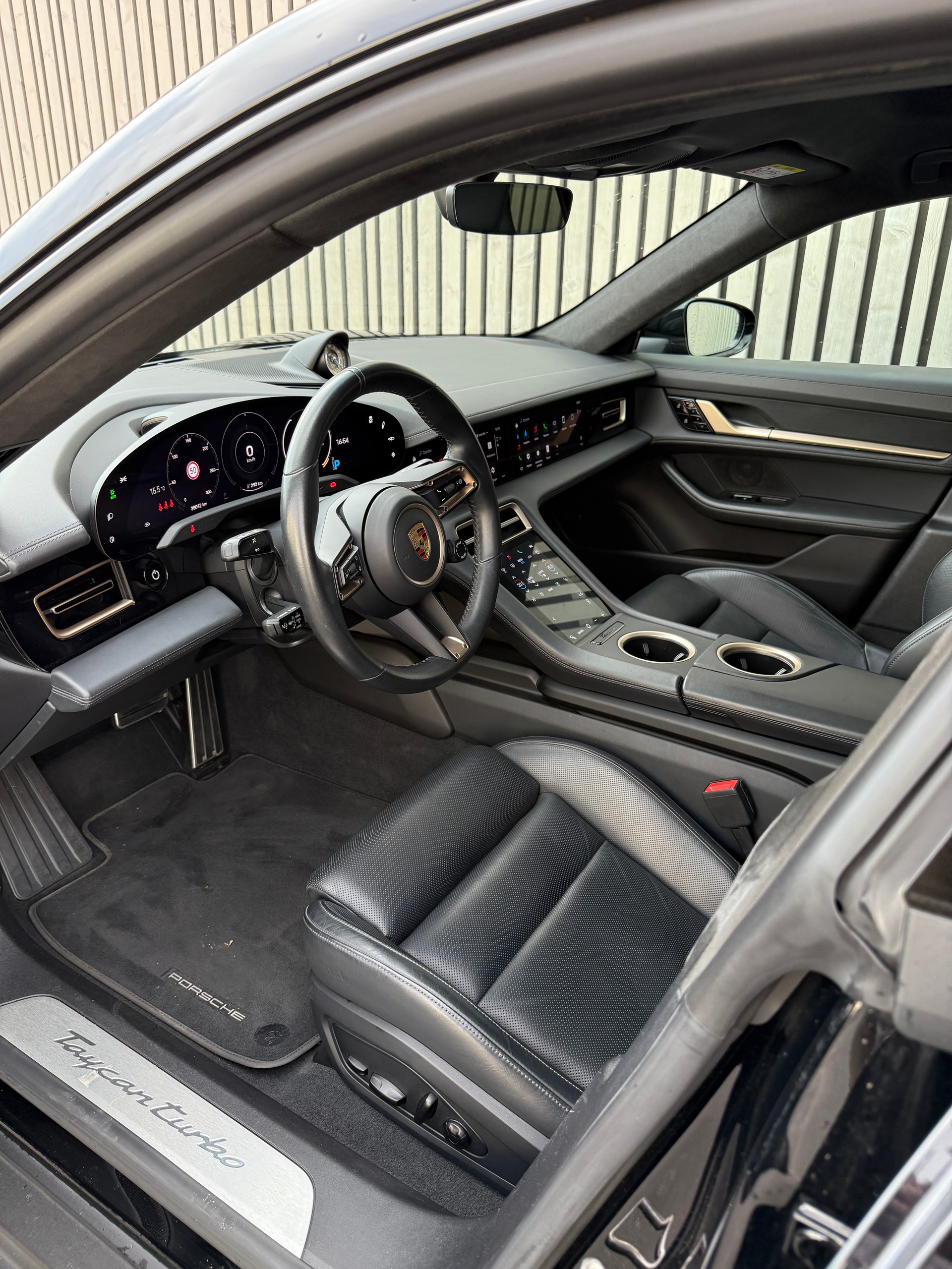 PORSCHE Taycan Turbo Cross Turismo-image-8