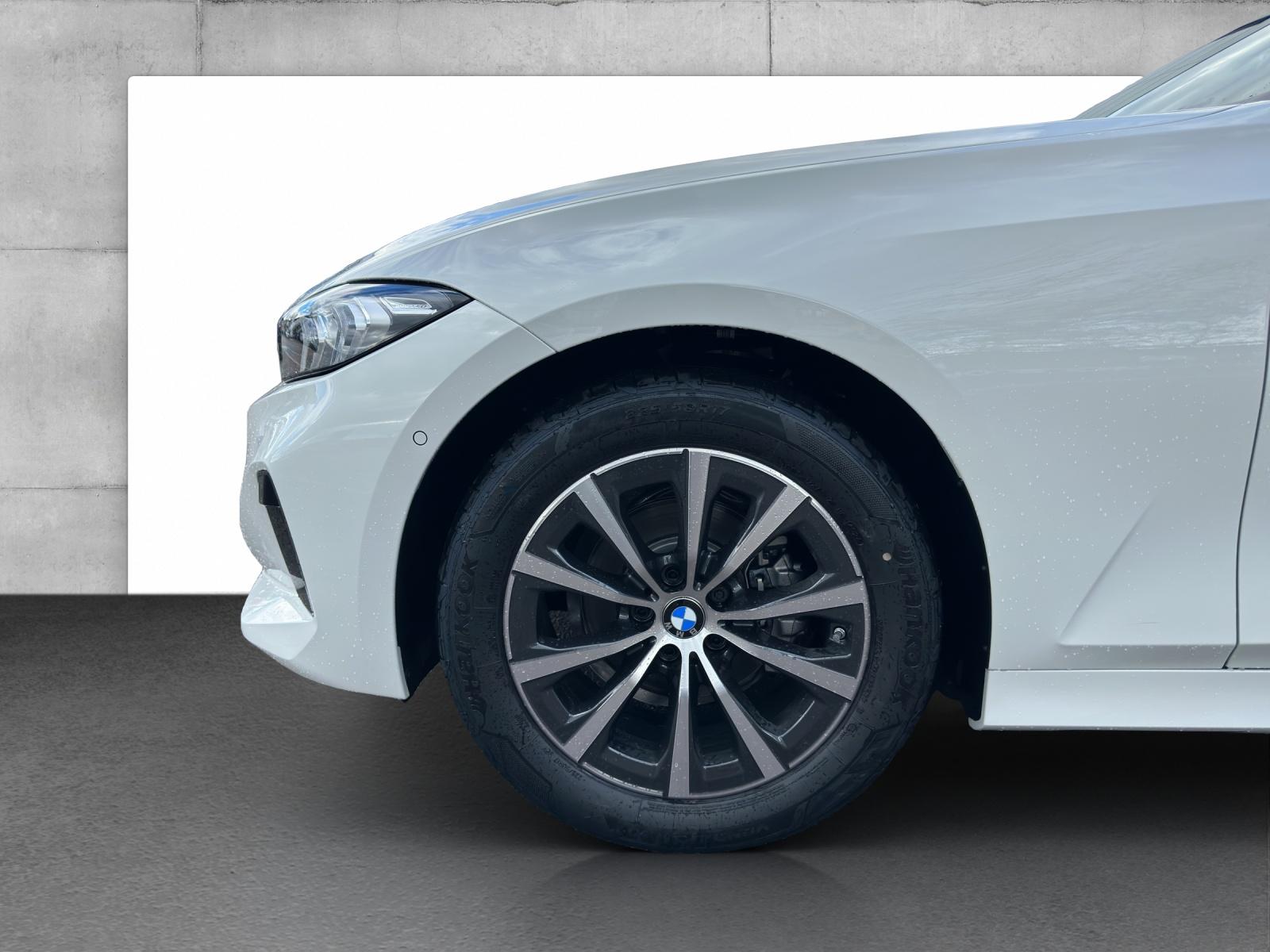 BMW 318d Touring-showroom-element-2
