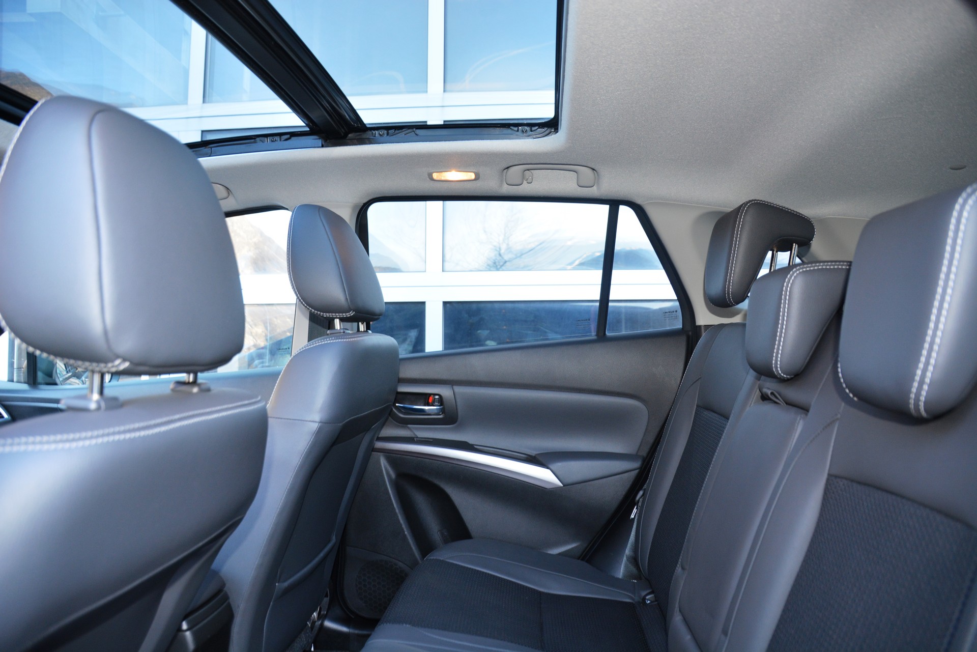 SUZUKI SX4 S-Cross 1.4 16V Compact Top Hybrid 4WD Automatic-image-15