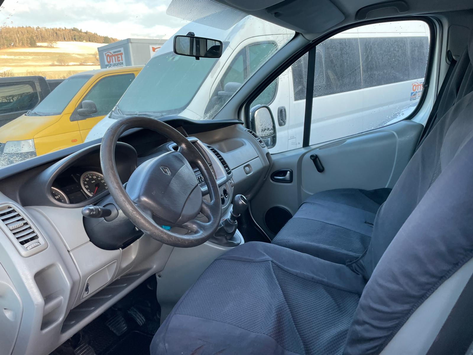 RENAULT Trafic 2.0 dCi 115 2.9t L2H1 Authentique-image-4