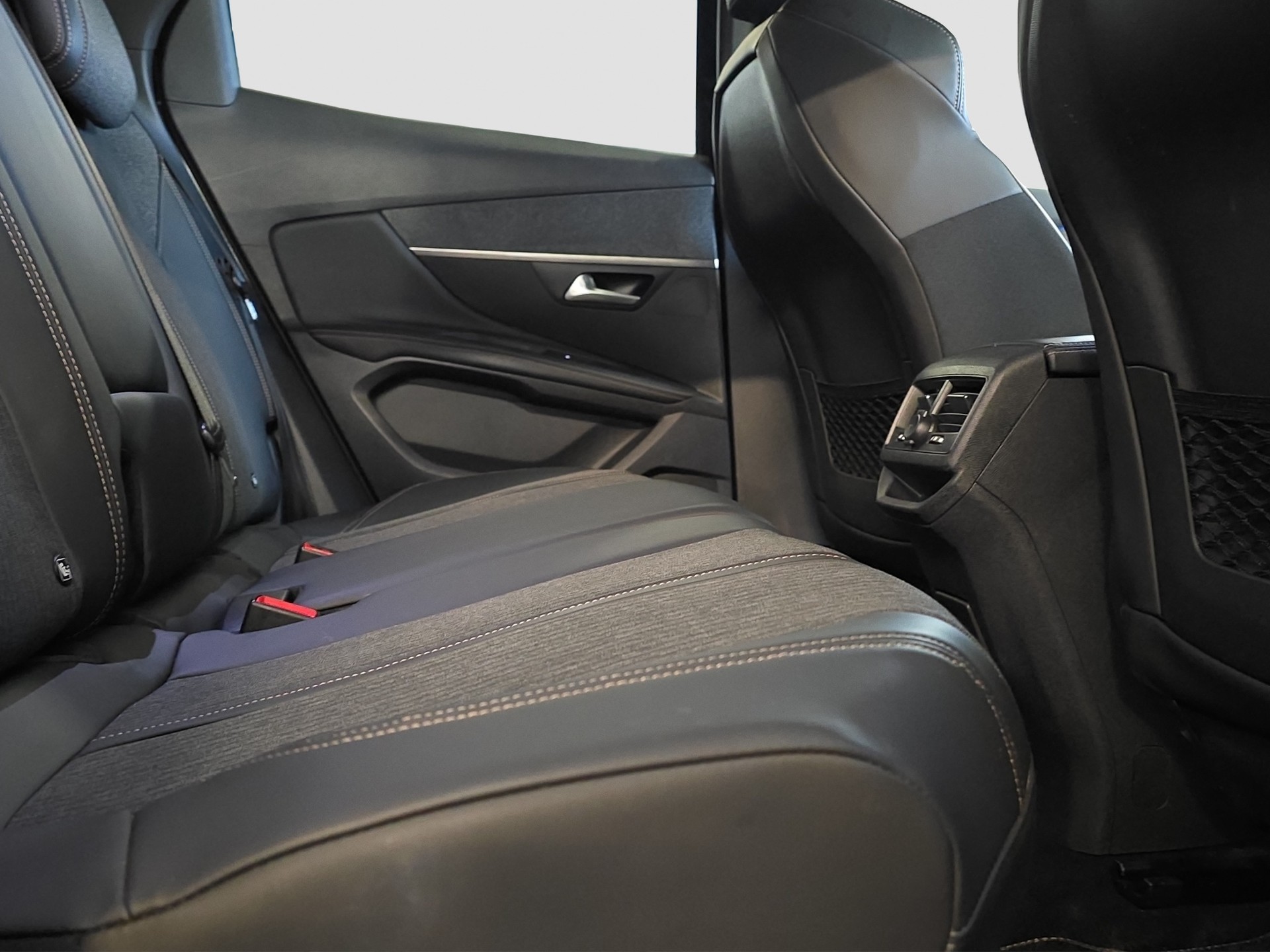 PEUGEOT 3008 1.6 THP GT Line EAT-image-10