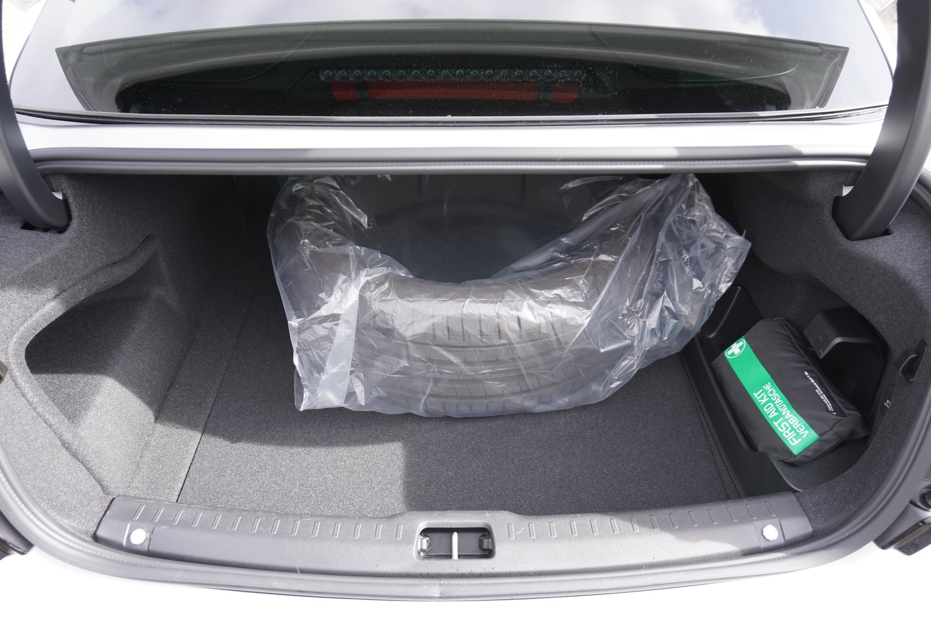 VOLVO S90 T8 eAWD Plug in Hybrid Ultimate Dark Geartronic-image-10