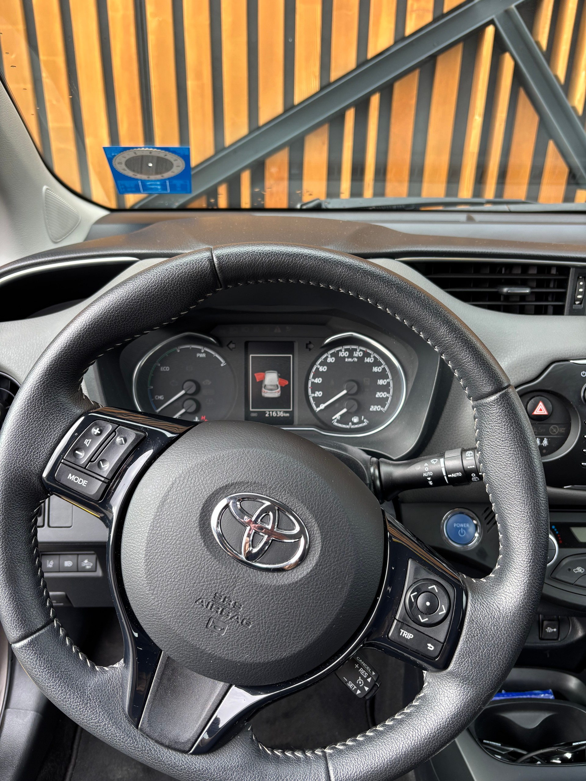 TOYOTA Yaris 1.5 VVT-i Hybrid Trend e-CVT-image-7