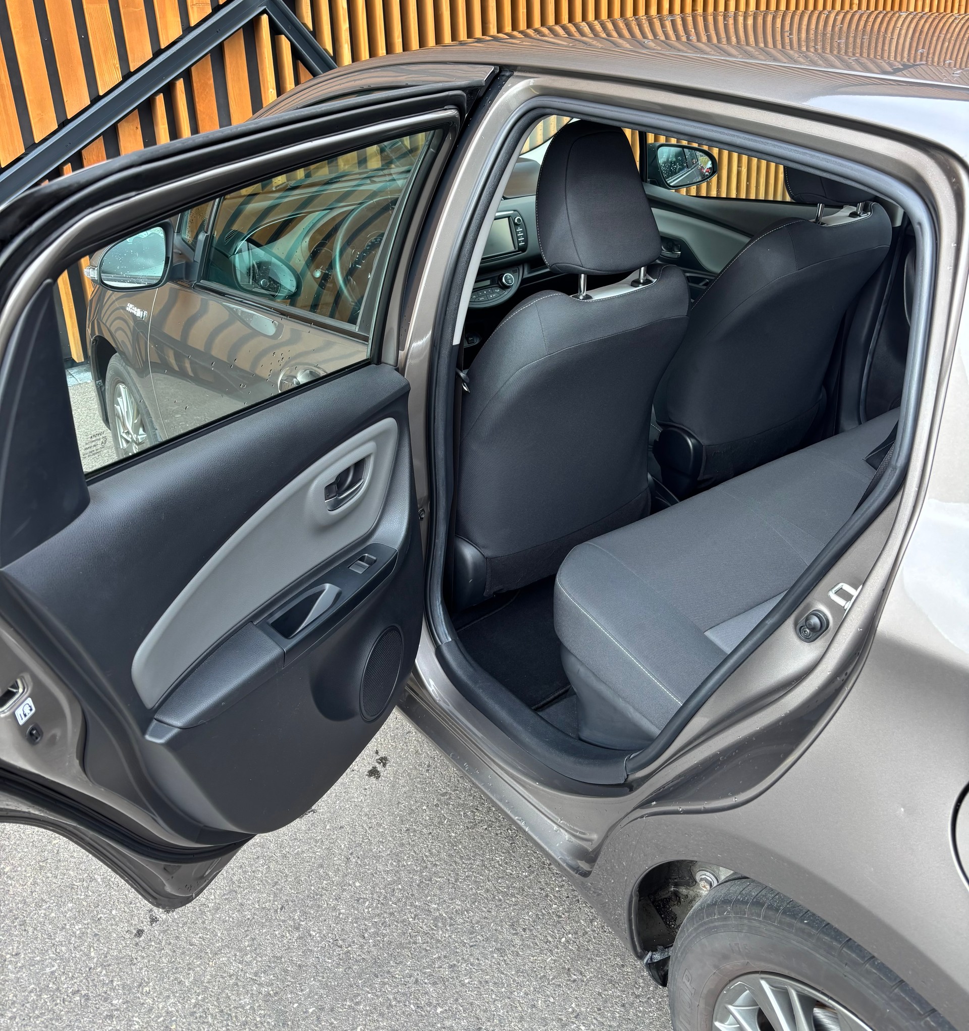 TOYOTA Yaris 1.5 VVT-i Hybrid Trend e-CVT-image-10