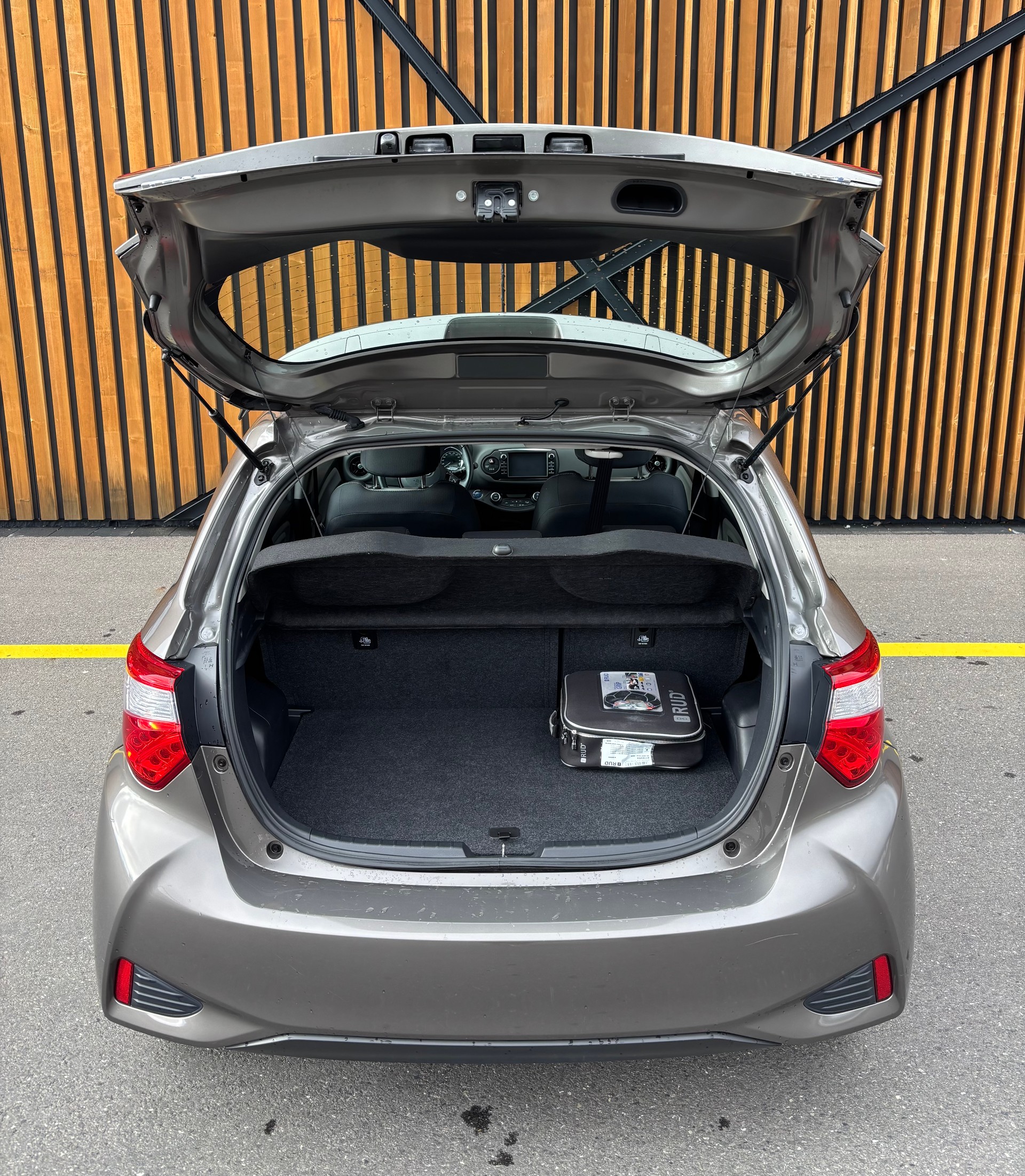 TOYOTA Yaris 1.5 VVT-i Hybrid Trend e-CVT-image-12