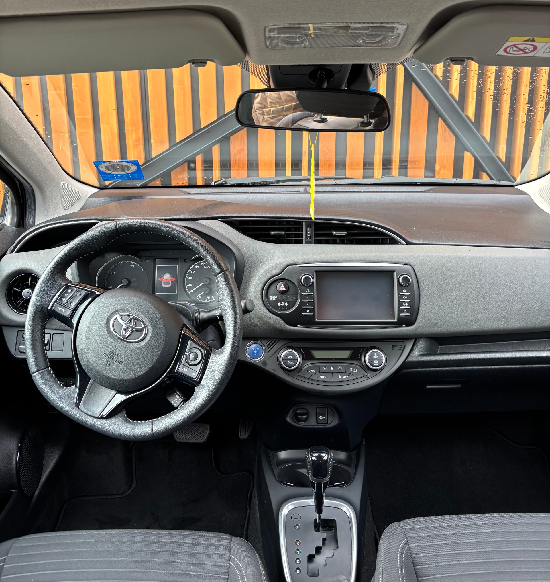 TOYOTA Yaris 1.5 VVT-i Hybrid Trend e-CVT-image-6