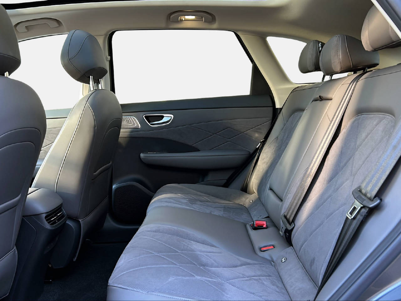 MG S6 EV 77 kWh Luxury 4WD-image-12