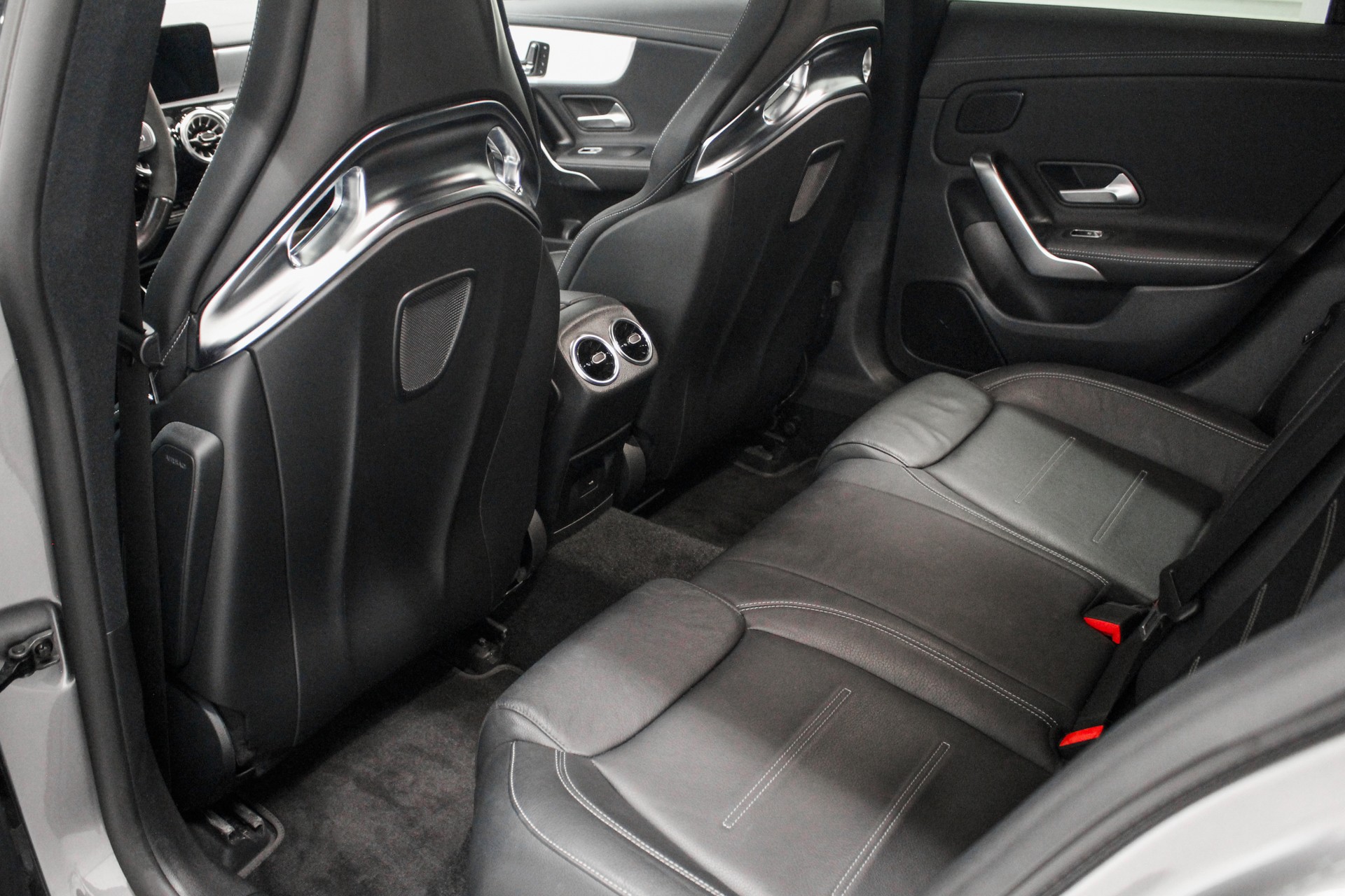 MERCEDES-BENZ CLA Shooting Brake 35 AMG 4Matic 7G-DCT-image-17