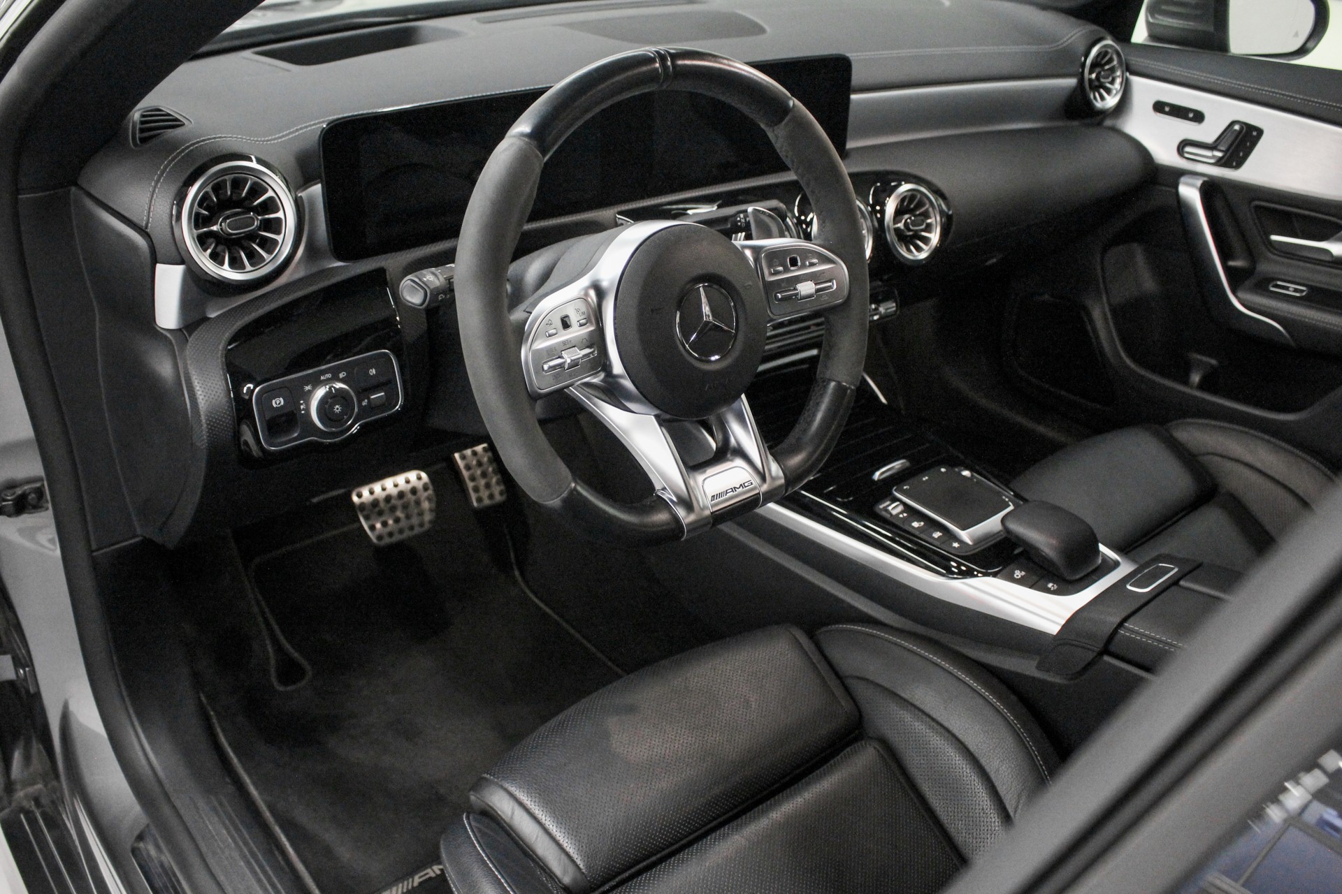 MERCEDES-BENZ CLA Shooting Brake 35 AMG 4Matic 7G-DCT-image-8