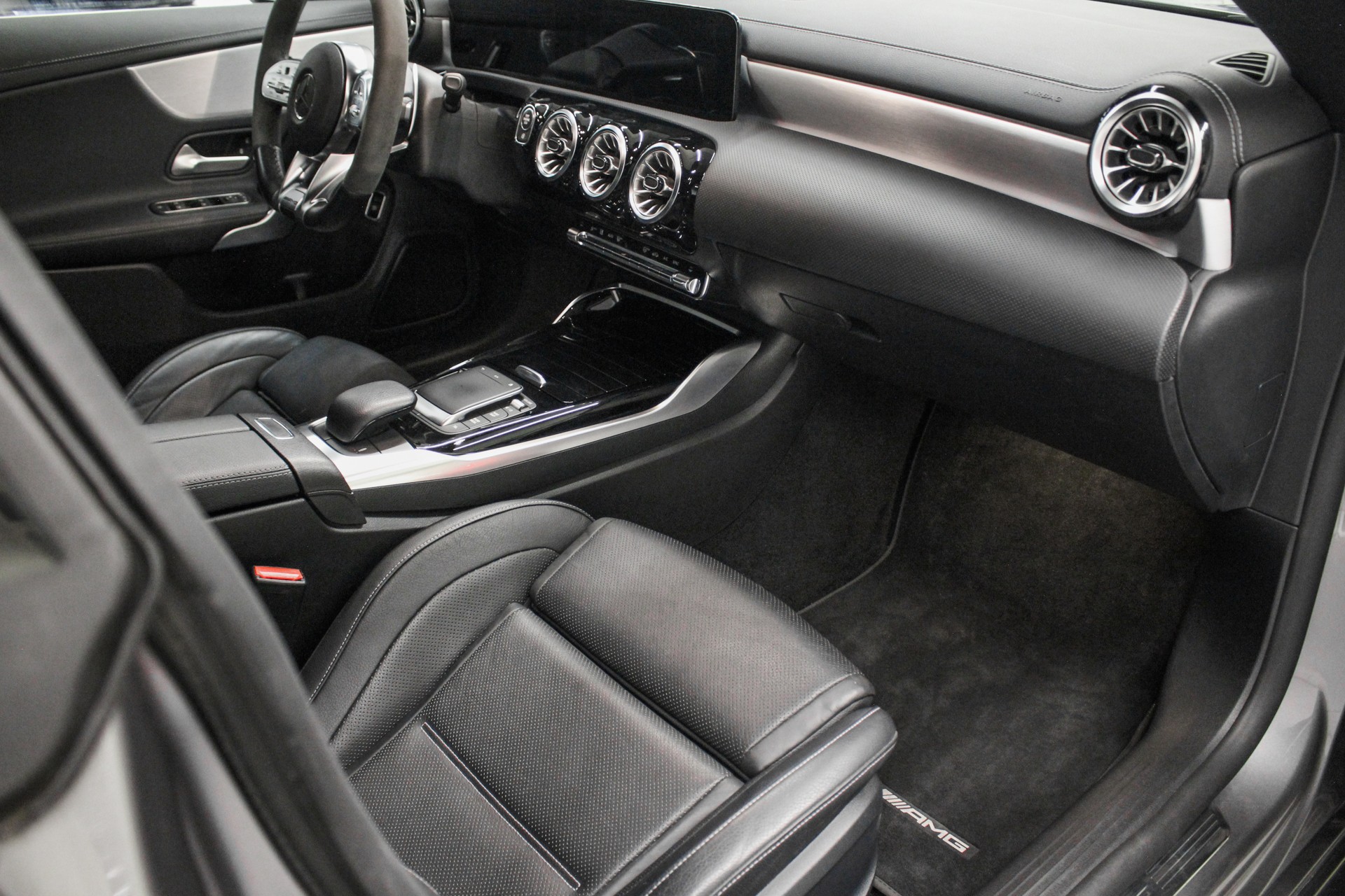 MERCEDES-BENZ CLA Shooting Brake 35 AMG 4Matic 7G-DCT-image-13