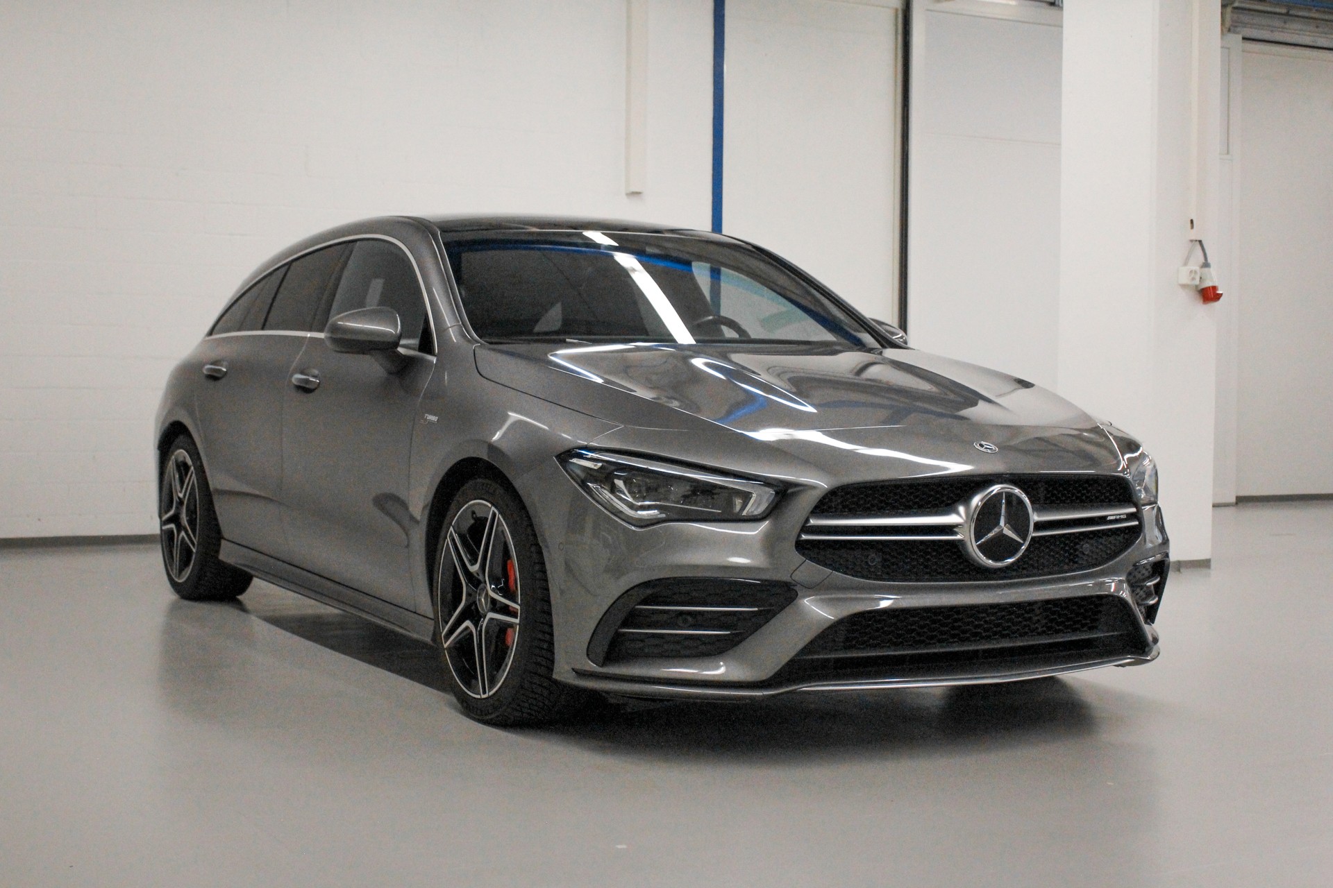 MERCEDES-BENZ CLA Shooting Brake 35 AMG 4Matic 7G-DCT-showroom-element-2