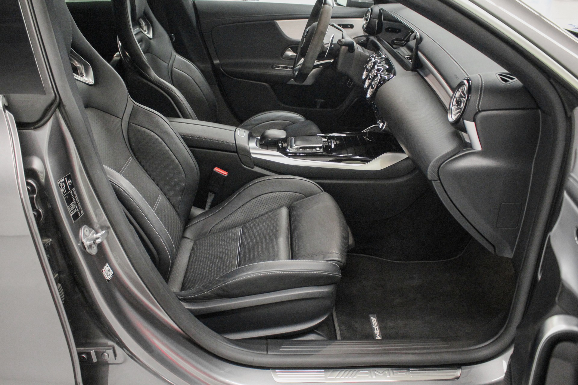 MERCEDES-BENZ CLA Shooting Brake 35 AMG 4Matic 7G-DCT-image-12