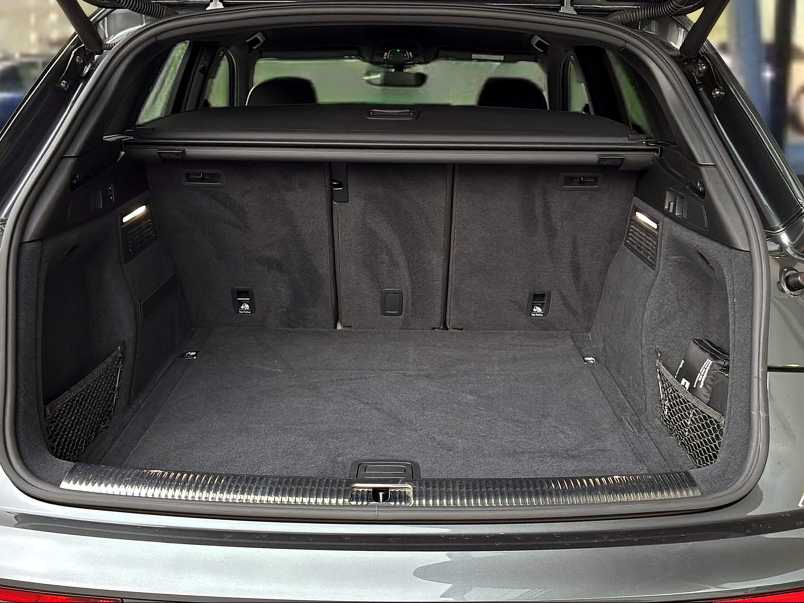 AUDI Q5 40 TDI Black Edition quattro S-tronic Daytonagrau Perleffekt-image-5