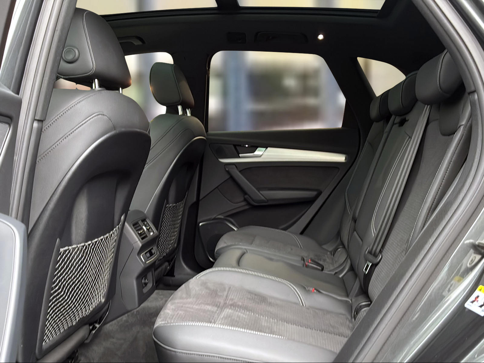 AUDI Q5 40 TDI Black Edition quattro S-tronic Daytonagrau Perleffekt-image-9
