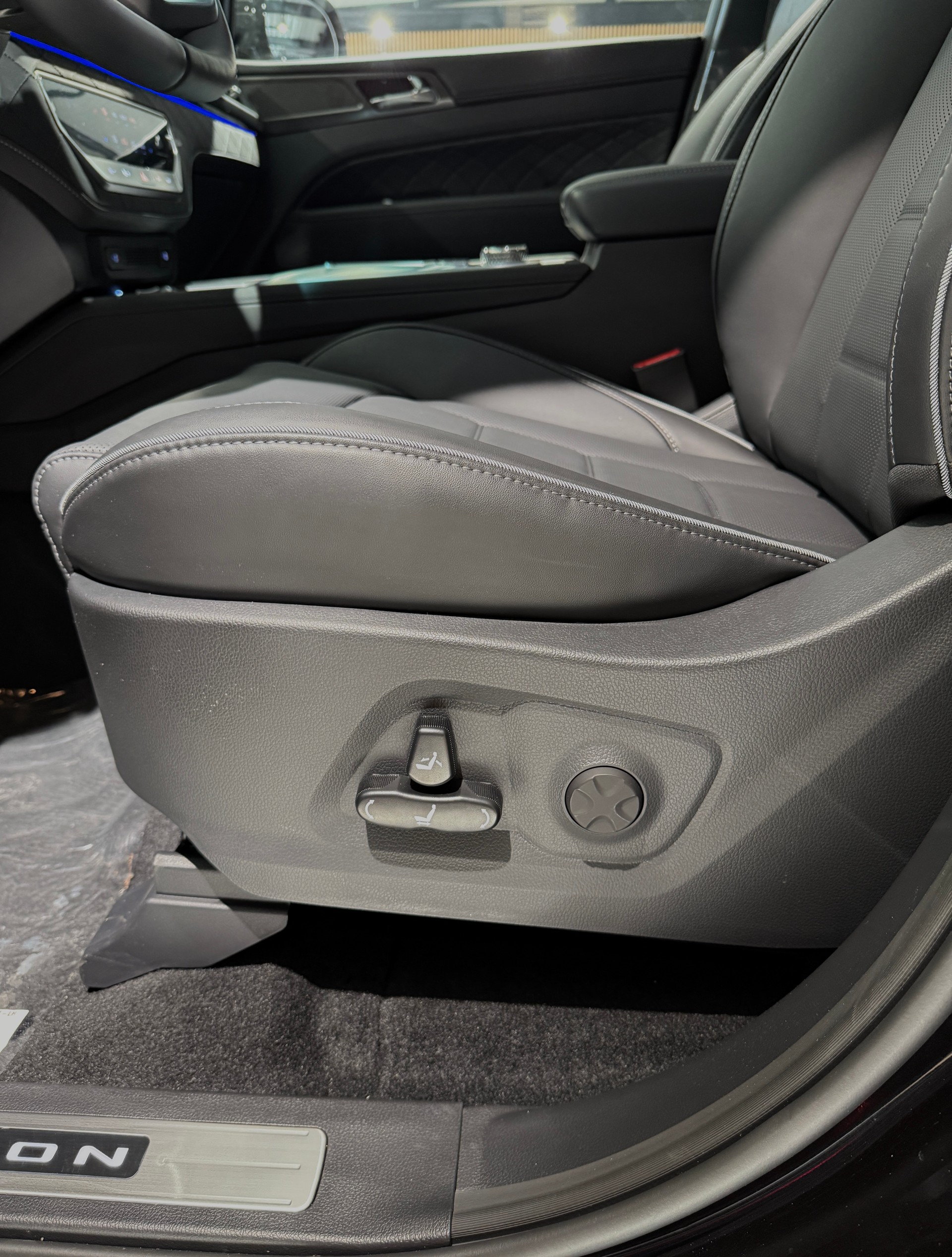 KGM-SsangYong Rexton 2.2 CRDi 7 Pl. Blackline 4WD AT-image-22