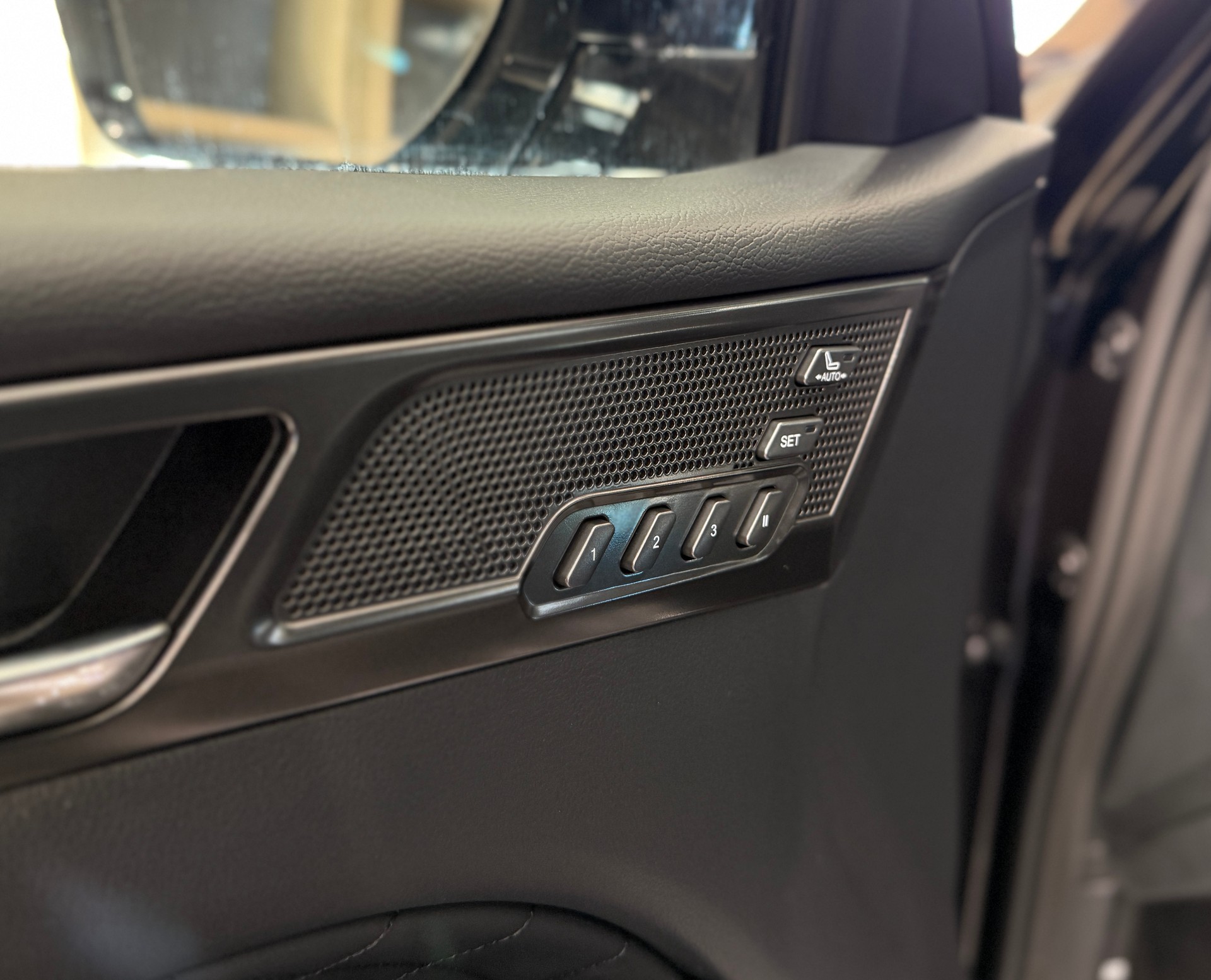 KGM-SsangYong Rexton 2.2 CRDi 7 Pl. Blackline 4WD AT-image-19