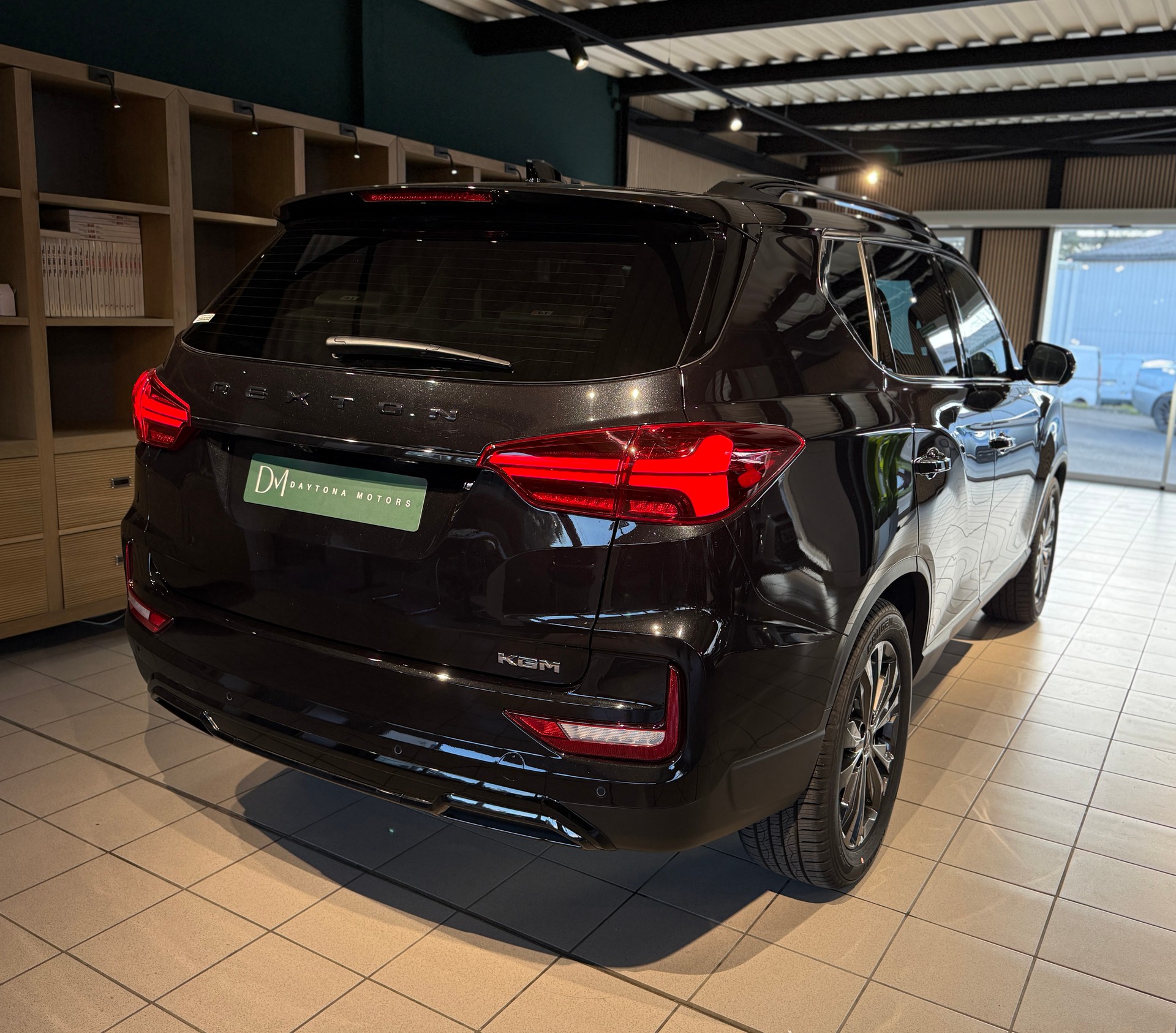 KGM-SsangYong Rexton 2.2 CRDi 7 Pl. Blackline 4WD AT-image-5