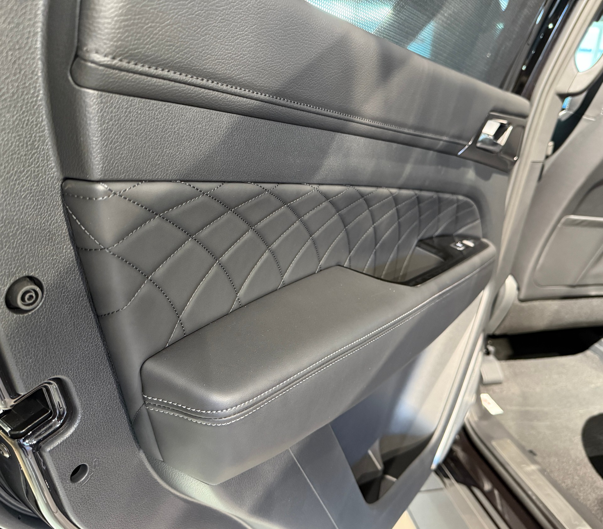 KGM-SsangYong Rexton 2.2 CRDi 7 Pl. Blackline 4WD AT-image-27