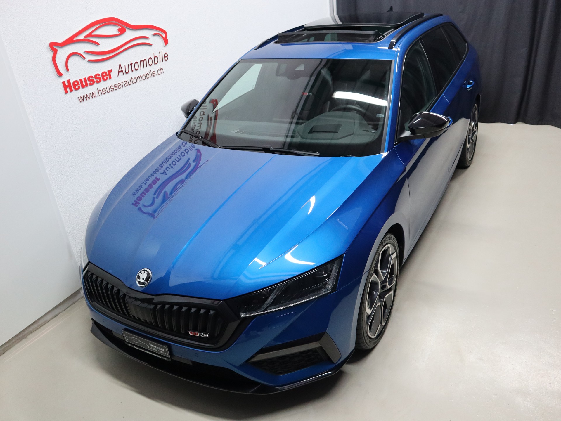 SKODA Octavia Combi 2.0 TSI DSG RS- Panorama - Leder/Alcantara - Sportsitze - Canton - AHK - Kamera - 245 PS-showroom-element-2