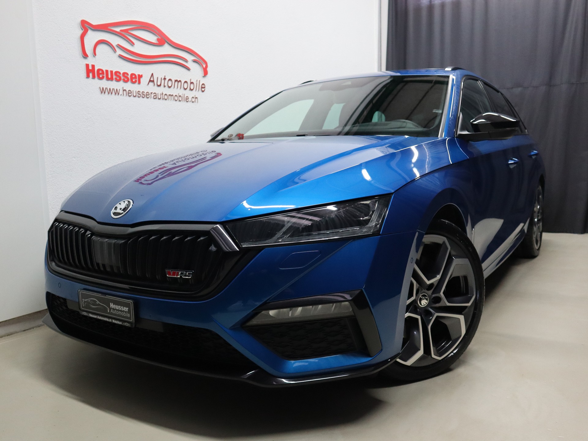 SKODA Octavia Combi 2.0 TSI DSG RS- Panorama - Leder/Alcantara - Sportsitze - Canton - AHK - Kamera - 245 PS
