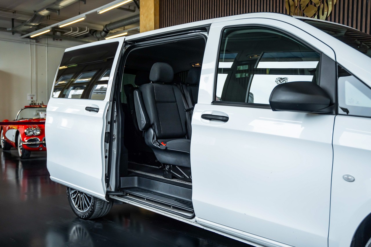 MERCEDES-BENZ Vito 114 BlueTec Tourer Base EL 4Matic 7G-Tronic-showroom-element-1