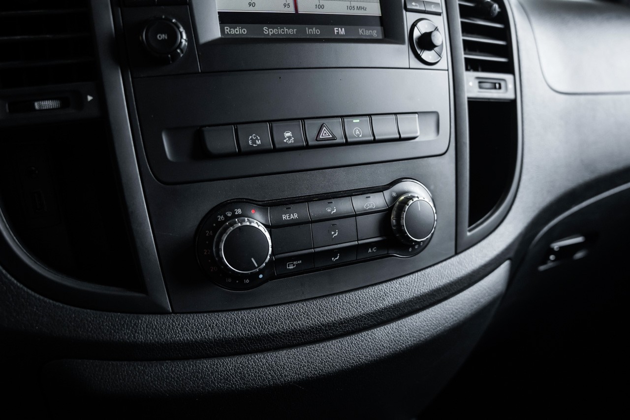 MERCEDES-BENZ Vito 114 BlueTec Tourer Base EL 4Matic 7G-Tronic-image-23