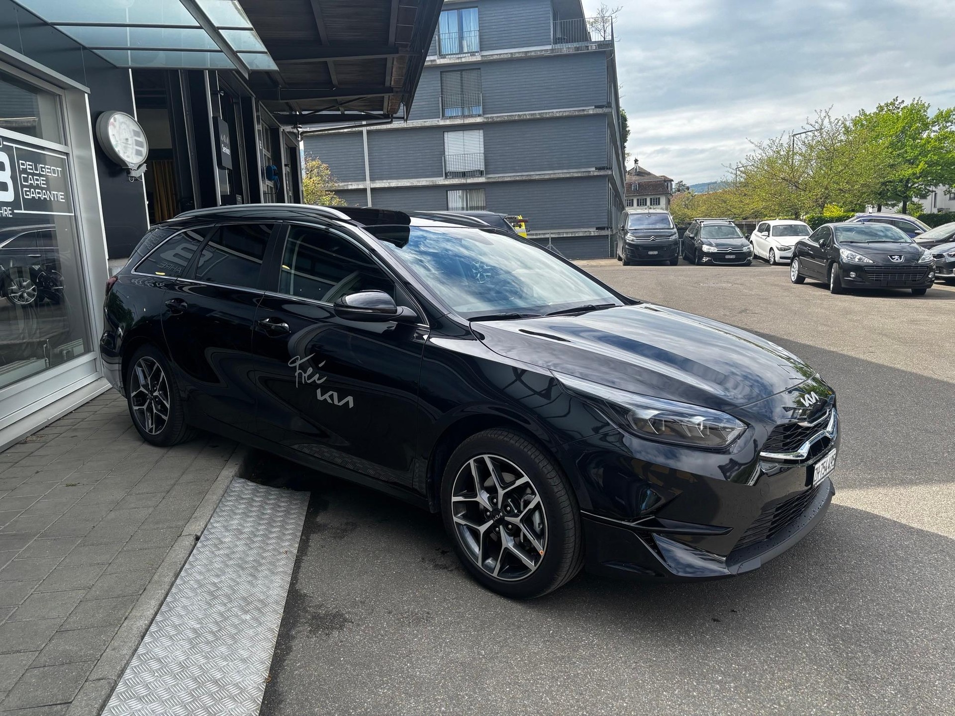 KIA Ceed SW 1.5 T-GDi Power-showroom-element-2