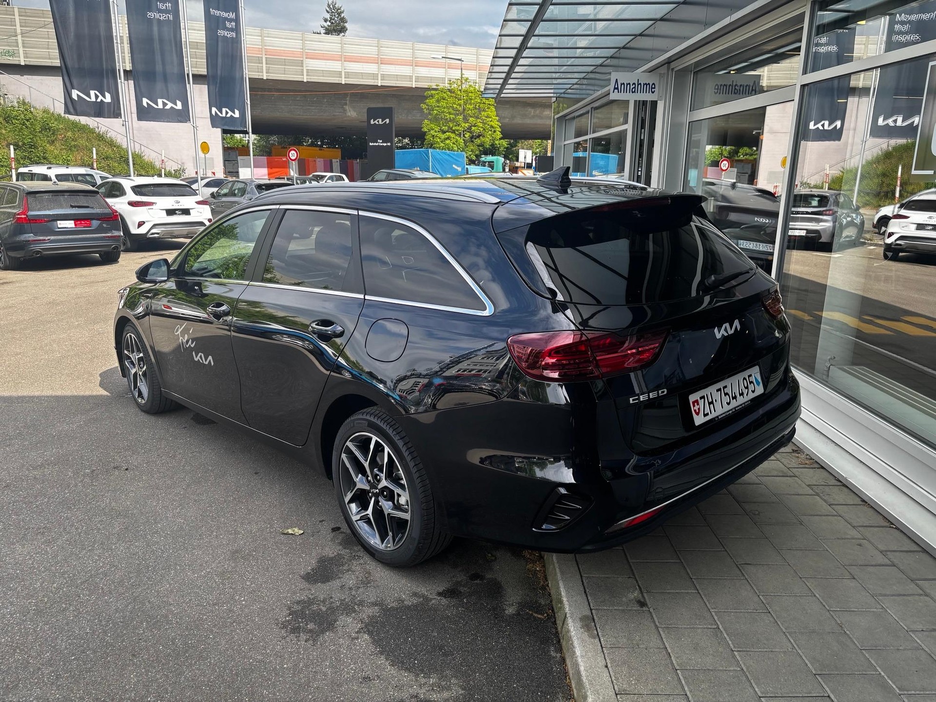 KIA Ceed SW 1.5 T-GDi Power-showroom-element-3