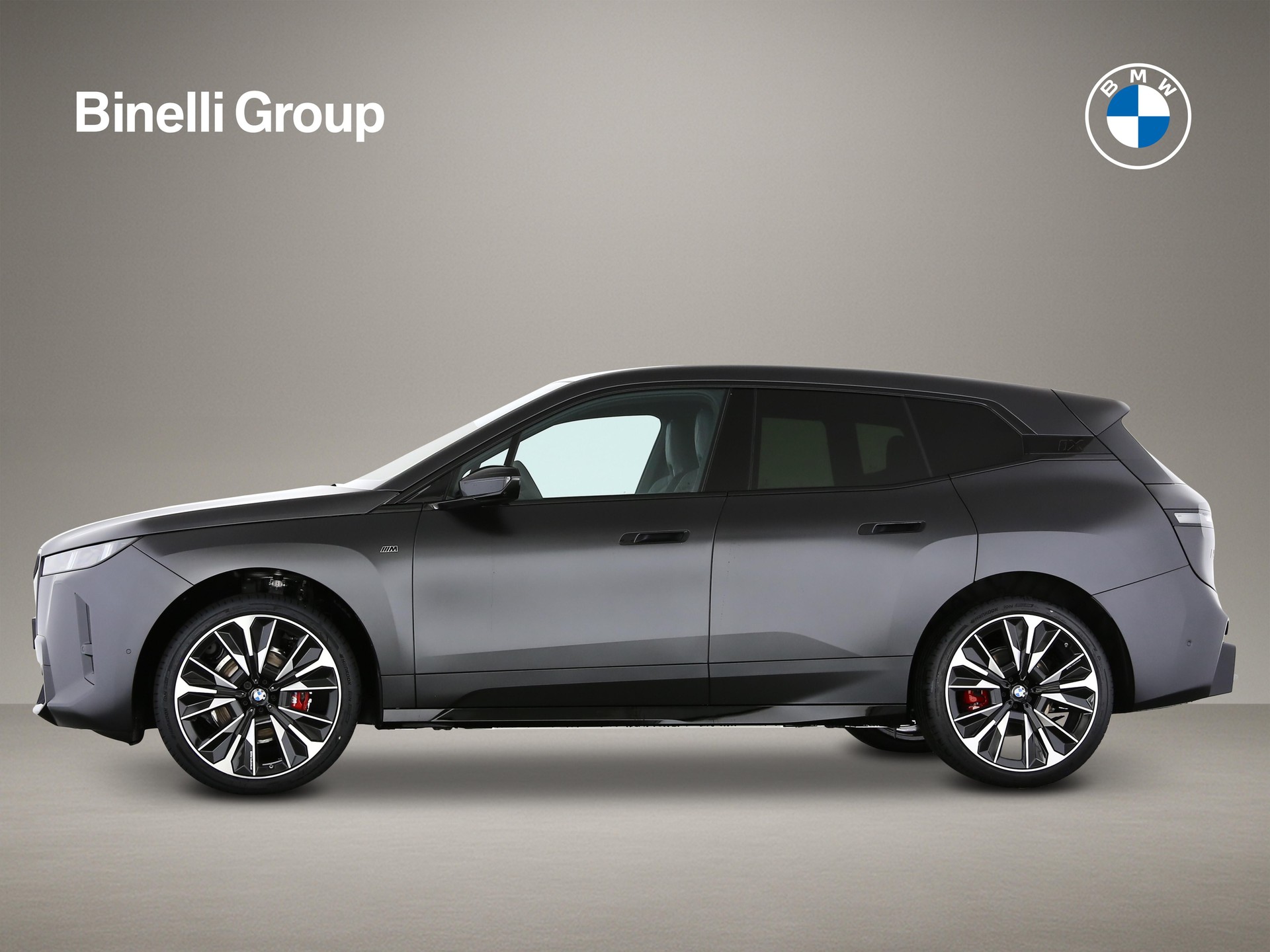 BMW iX M70-showroom-element-2
