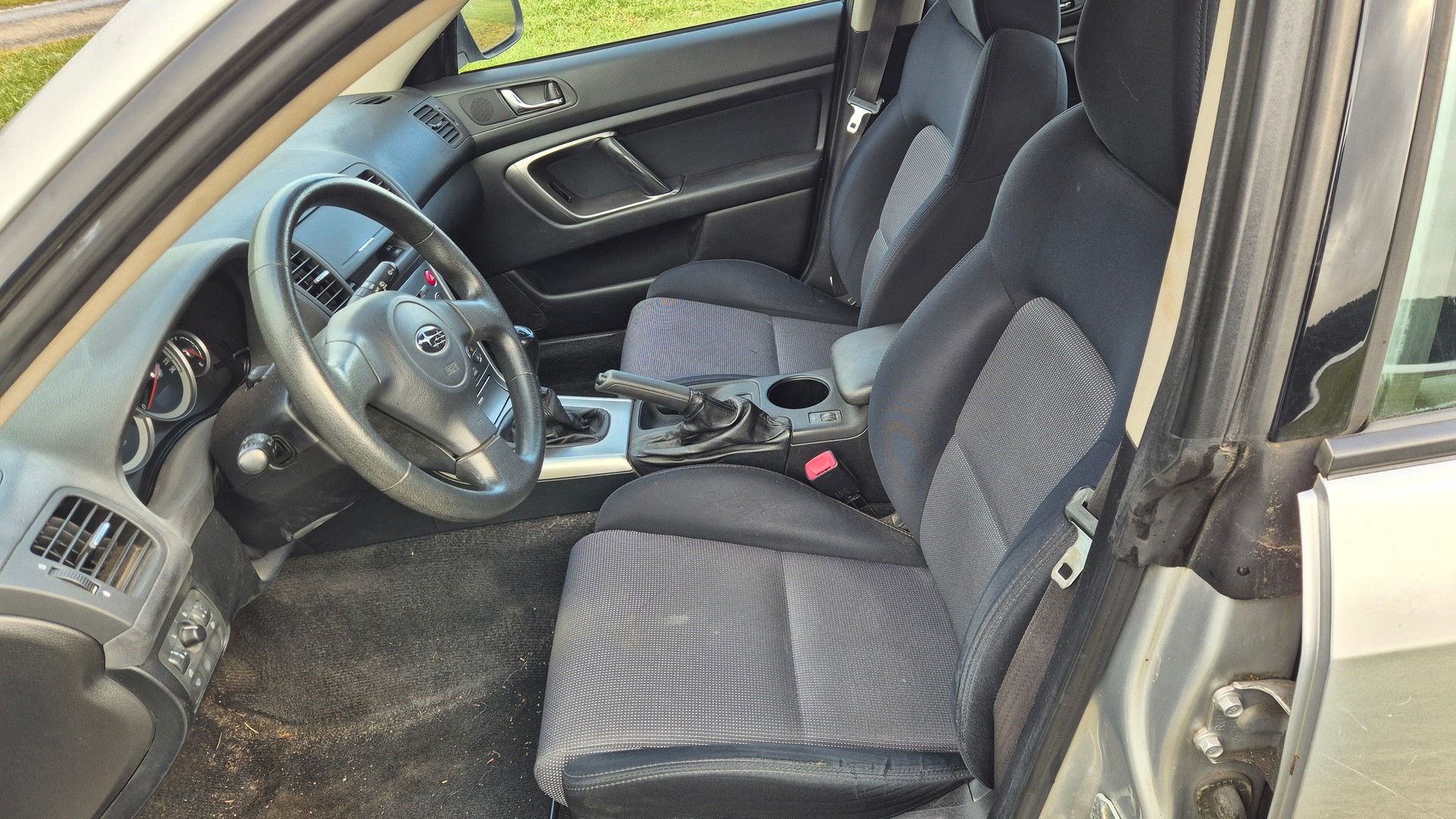 SUBARU Legacy 2.0i AWD Swiss-image-4