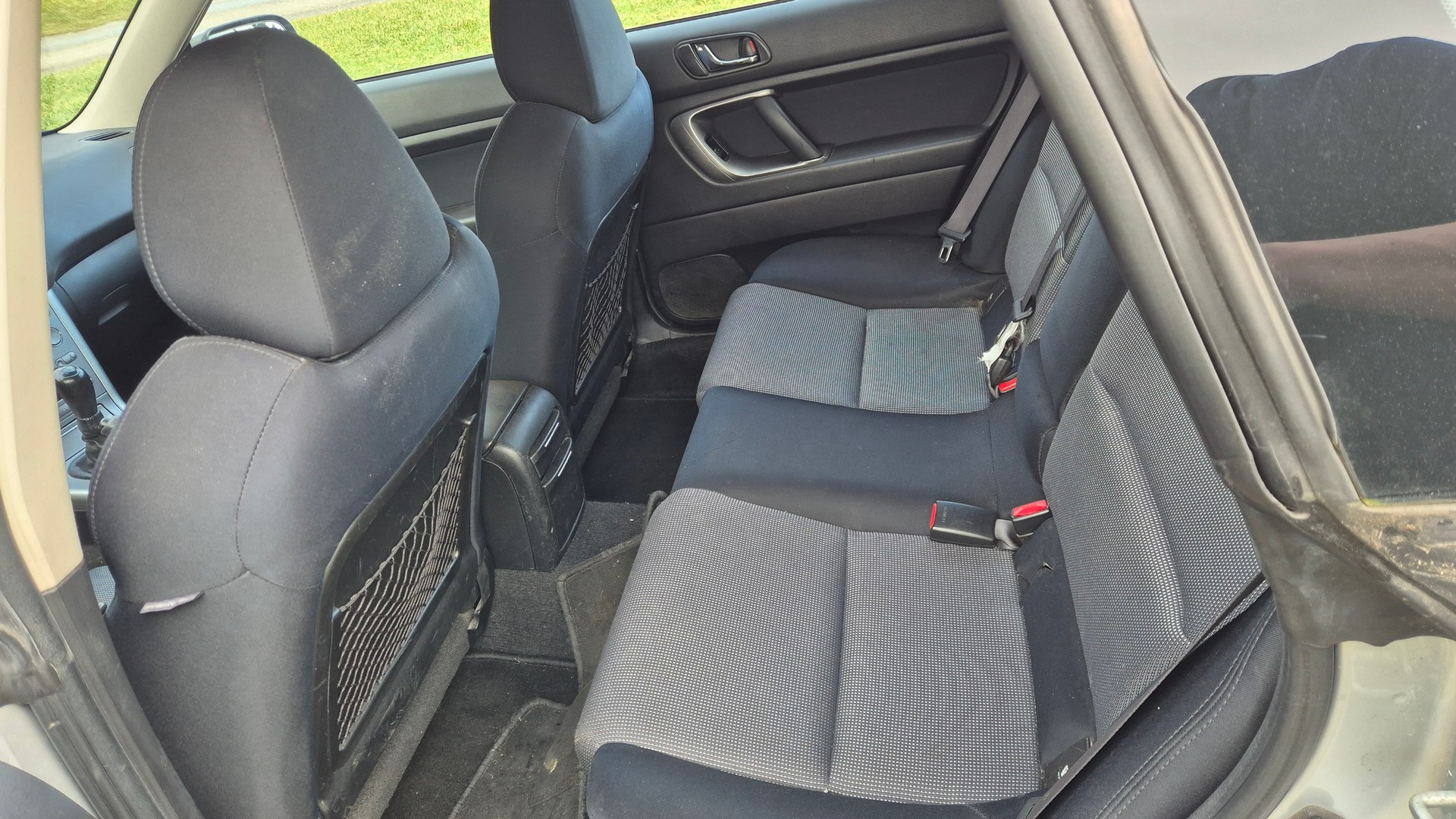 SUBARU Legacy 2.0i AWD Swiss-image-5