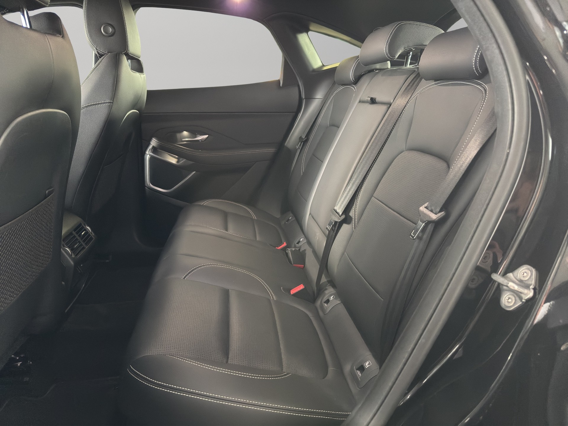 JAGUAR E-Pace 1.5 T 300e R-Dynamic S-image-15
