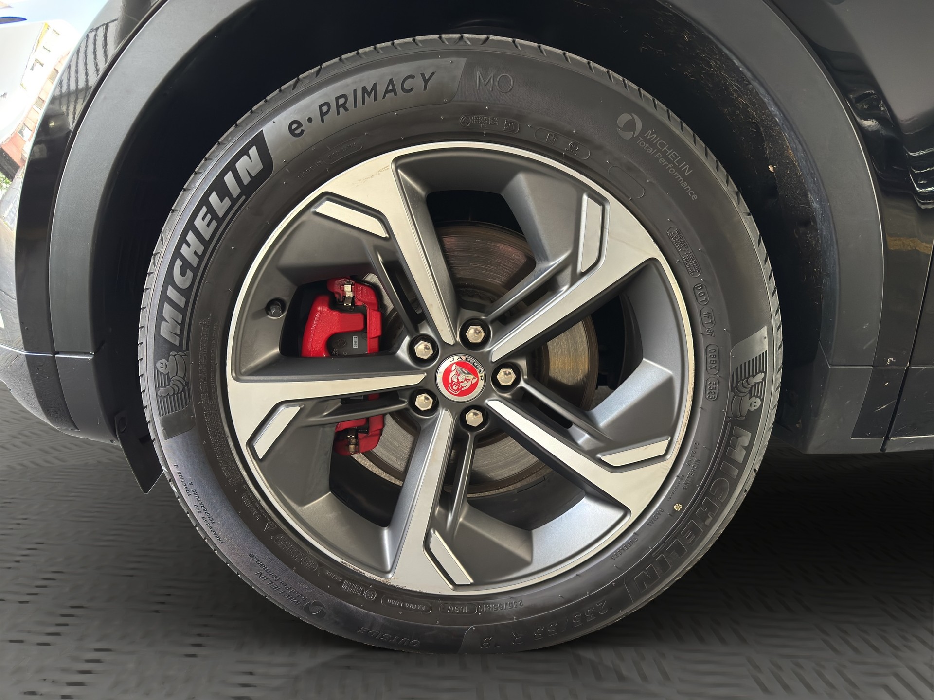 JAGUAR E-Pace 1.5 T 300e R-Dynamic S-image-17